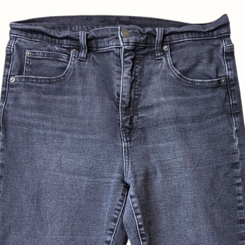 Gap Womens Black Wash 90s Fit Jeans 31/12 Short Frayed Hem - Picture 2 of 7
